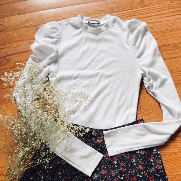 SHEIN Tops - SALE🔮🍂 Ribbed Ruffle Shoulder Top